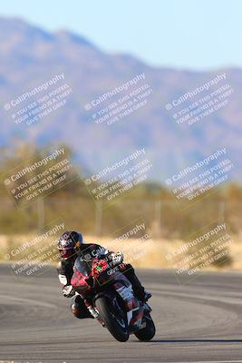 media/Jan-10-2025-CVMA Friday Practice (Fri) [[489e0da257]]/Group 4 and Trackday/Session 5 (Turn 7)/